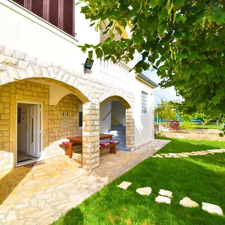 Prázdninový dům House Pedic